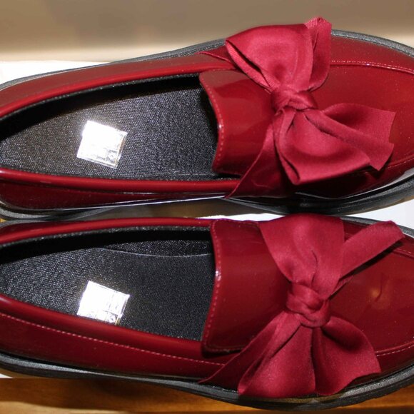 NWT: Burgundy Patent Bowknot Loafers - Sz: EU 40 (US 9-9.5) - Picture 3 of 4